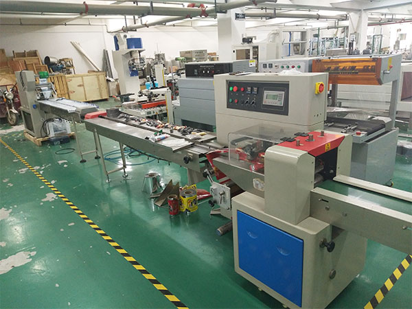 全自動(dòng)枕式包裝設(shè)備展示圖